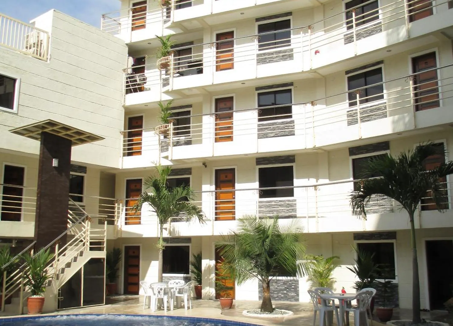 Apartment Kandi B12, Poolside, Free Netflix, 250 Mbps, 55