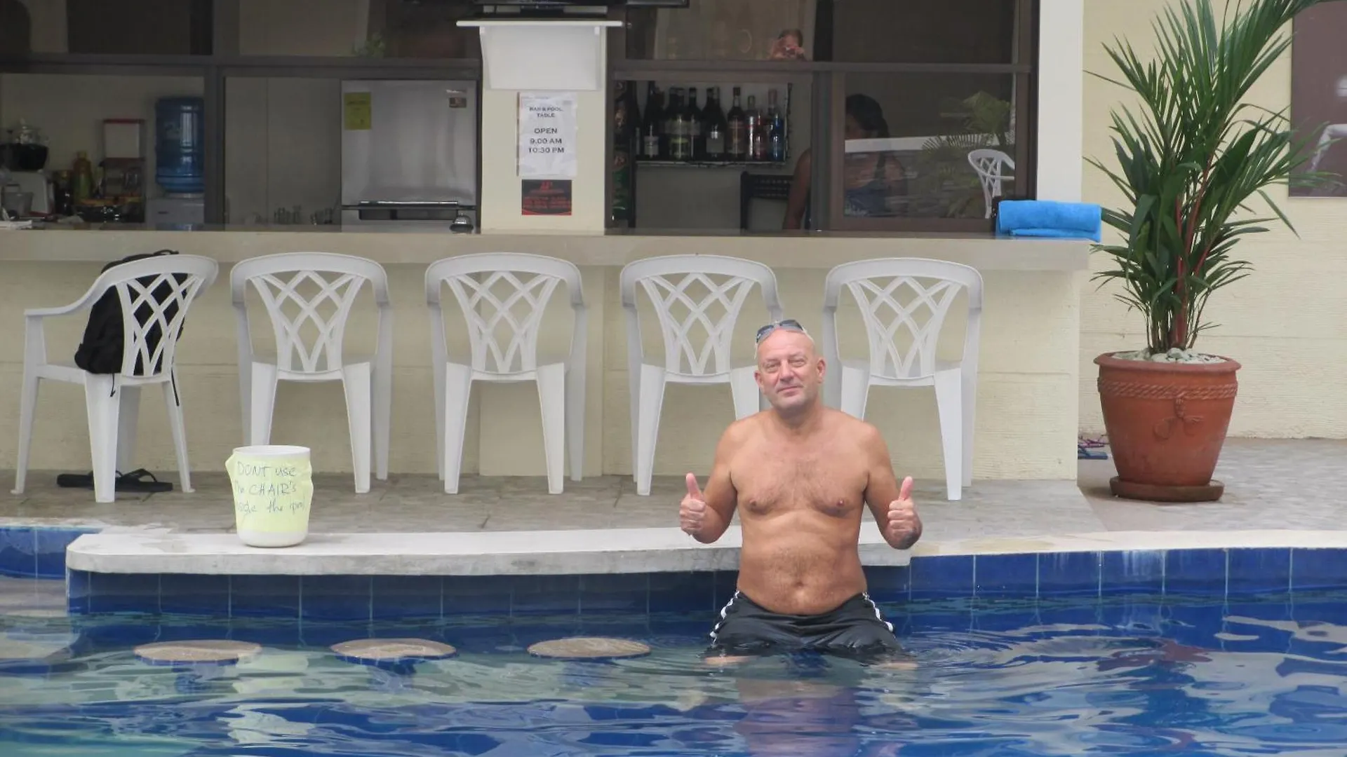Kandi B12, Poolside, Free Netflix, 250 Mbps, 55