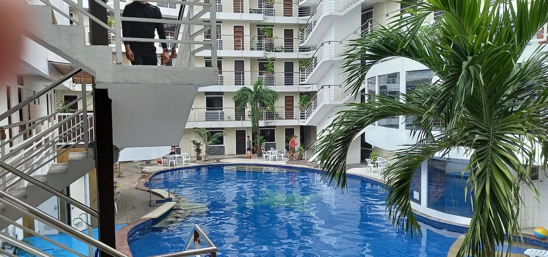 Kandi B12, Poolside, Free Netflix, 250 Mbps, 55