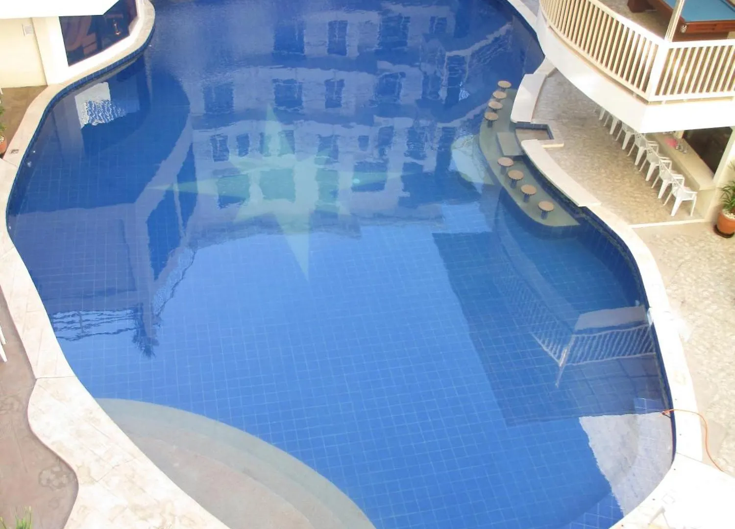 Kandi B12, Poolside, Free Netflix, 250 Mbps, 55