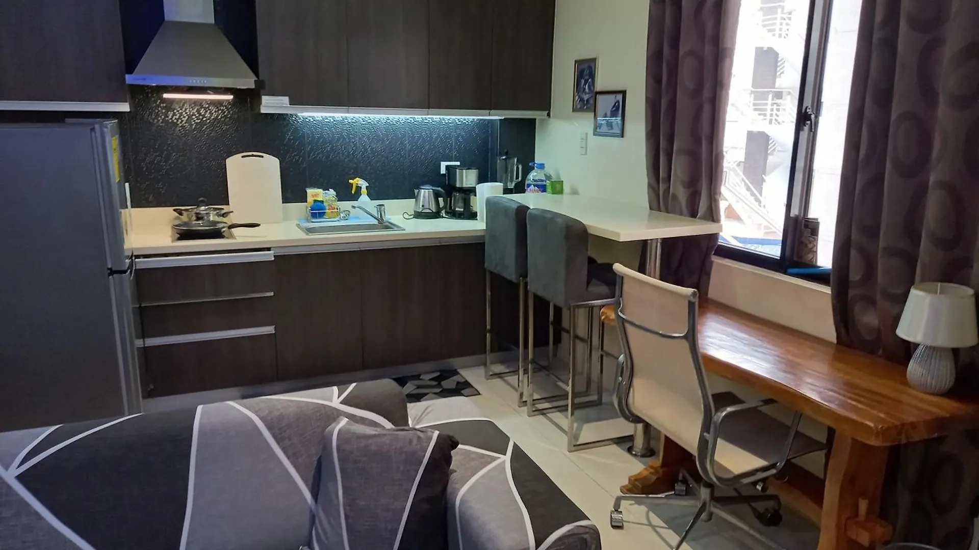 Apartment Kandi B12, Poolside, Free Netflix, 250 Mbps, 55